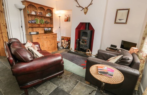 Cairnbaan Cottage | Crinan Canal Cottage No8