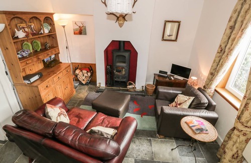 Cairnbaan Cottage | Crinan Canal Cottage No8
