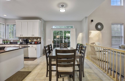 Carol Stream House | Crisp: Spacious 5BR - 2.5 BT house in Carol Stream