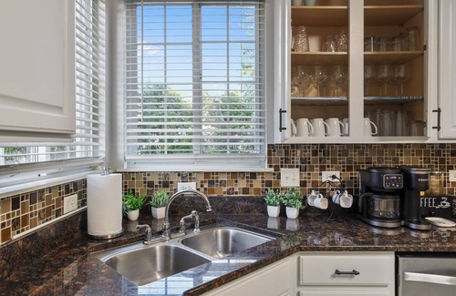 Carol Stream House | Crisp: Spacious 5BR - 2.5 BT house in Carol Stream