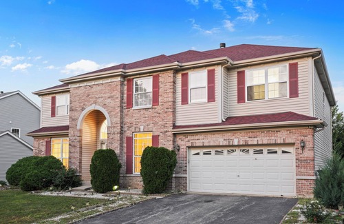 Carol Stream House | Crisp: Spacious 5BR - 2.5 BT house in Carol Stream