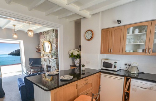 Cawsand Cottage | Criterion Cottage - sleeps 4 guests in 2 bedrooms