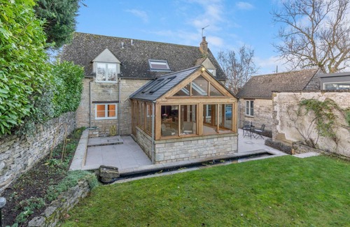 Nether Westcote House | Crofter's Barn - sleeps 2 guests in 1 bedroom