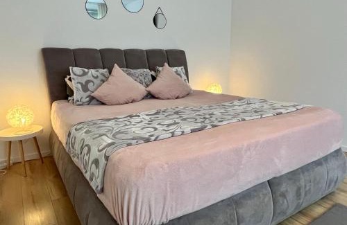 Grifflenberg Apartment | Cronenberger Apartment mit Garten - kontaktloses Einchecken, Netflix, Kingsize-Bett