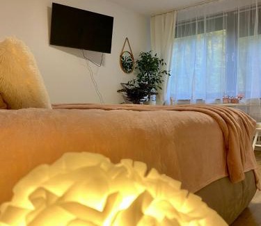 Grifflenberg Apartment | Cronenberger Apartment mit Garten - kontaktloses Einchecken, Netflix, Kingsize-Bett