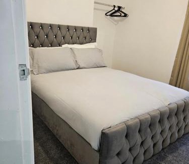 Waterloo Apartment | Crosby Marina 2-BHK Apartment & Next to Liverpool