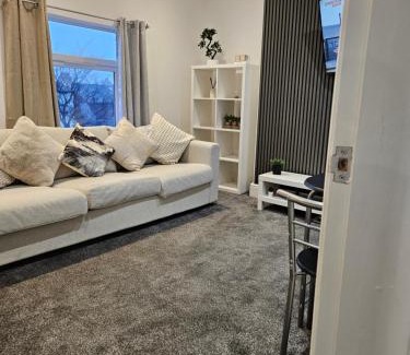 Waterloo Apartment | Crosby Marina 2-BHK Apartment & Next to Liverpool