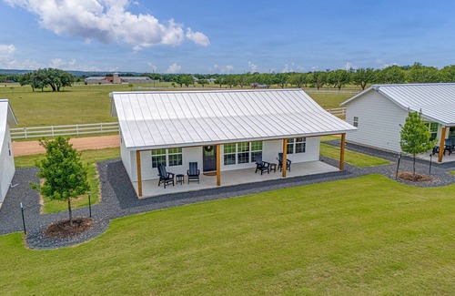 Fredericksburg Cottage | Cross Mountain Cottages 2 | Relax & Unwind