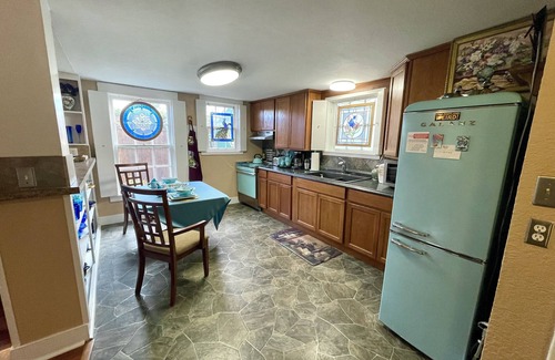 Milwaukie Cottage | Crossroads Country Cottage
