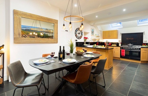 Keswick Cottage | CROW COTTAGE, romantic, with open fire in Keswick