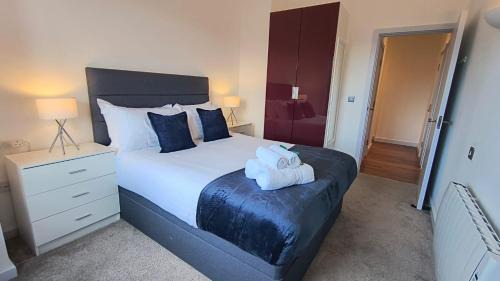 Newcastle-upon-Tyne Apartment | Crown Apartments 4A by Week2Week