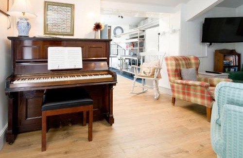 Woolhope House | Crown Inn
