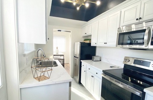 Crown Point House | Crown Point 2B Home w/Backyard 2 Blocks to Bay