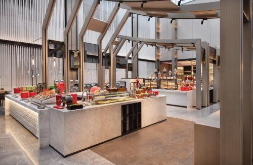 Yuhang District Hotel | Crowne Plaza Hangzhou Science City by IHG