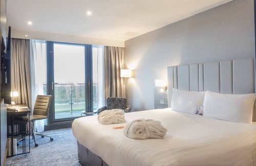 Surbiton Hotel | Crowne Plaza London - Kingston by IHG
