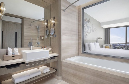 Pudong Hotel | Crowne Plaza Shanghai Jinxiu by IHG