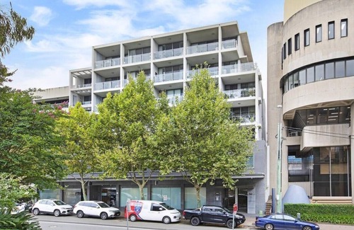 St. Leonards Apartment | Crows Nest - CLA26 - Clarke Street - Stylish Crows Nest Apartment with Balcony Overlooking Park