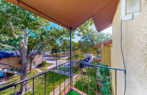 Garland Apartment | Crows Nest #E