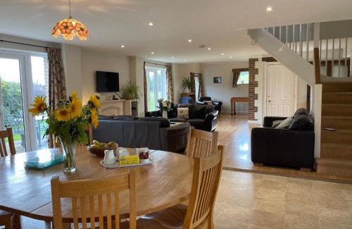 Pulham House | Crowthorne, Bookham Court