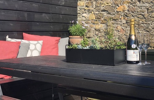 Croyde Cottage | Croyde Barn, Sleeps 9,Hot Tub, Pets