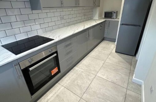 Selhurst House | Croydon - Beautifully Refurbished 2 Bed, 2 Bath Rental – Feels Like New!