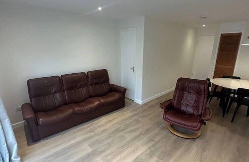 Selhurst House | Croydon - Beautifully Refurbished 2 Bed, 2 Bath Rental – Feels Like New!