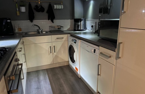 Croham Apartment | Croydon Cozy Retreat - 2 Bedroom Luxury Home