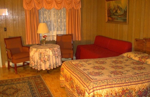 Round Top Hotel | Crystal Brook Resort & Mountain Brauhaus