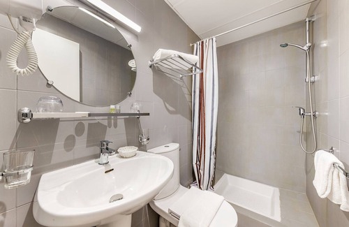 Levallois-Perret Hotel | Crystal Hotel