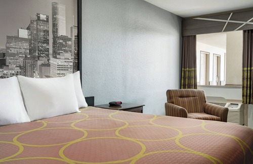 Northside Hotel | Crystal Inn Northeast Houston Downtown I-610