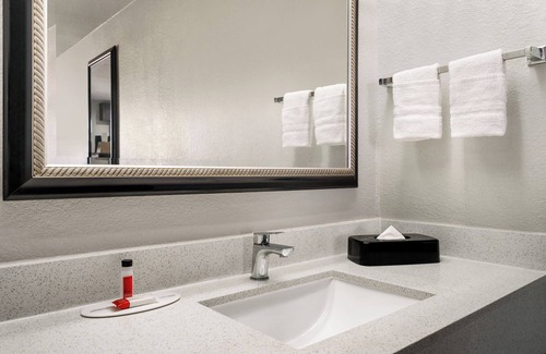 Northside Hotel | Crystal Inn Northeast Houston Downtown I-610