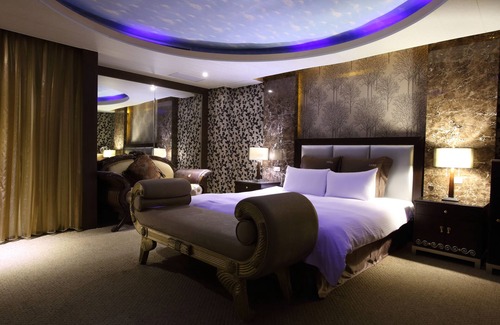 North District Hotel | Crystal Motel