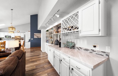 Linn Creek House | Crystal Springs - Lakefront with Hot Tub!