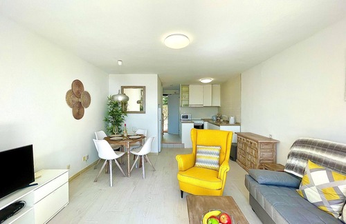 Sitio de Calahonda Apartment | CS166 Cosy duplex 1 bedroom apartment only a few steps from Calahonda Beach located between Fuengirola and Marbella in the Doña Lola resort
