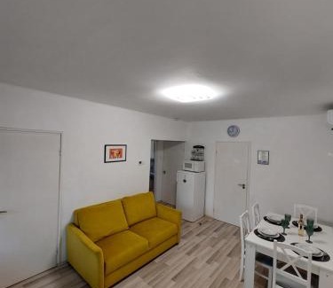Zsorifurdo Apartment | Csalogány 19 Apartman