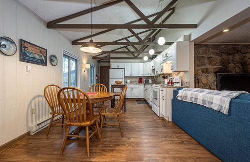 McHenry House | Cub House | 5 Minutes to Skiing, Boating, Dining