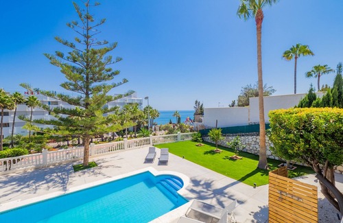 Benalmadena Costa Villa | Cubo's Beach Front Villa Benalmadena/close to beach/private pool/air conditioning