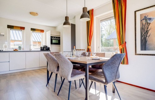 Zwiggelte House | Cuckoo I Modern Home with Private Garden