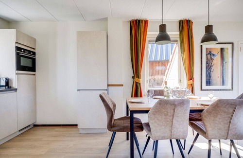 Zwiggelte House | Cuckoo I Modern Home with Private Garden