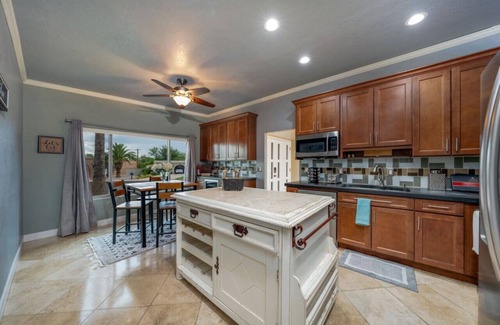 El G.H.E.K.O. House | Cul-de-Sac/Fenced with Pool/Quiet/3 BR 2 BA