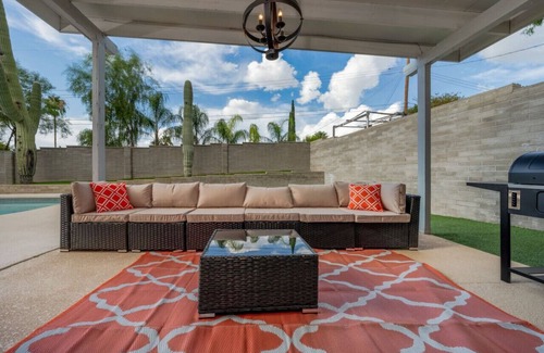 El G.H.E.K.O. House | Cul-de-Sac/Fenced with Pool/Quiet/3 BR 2 BA