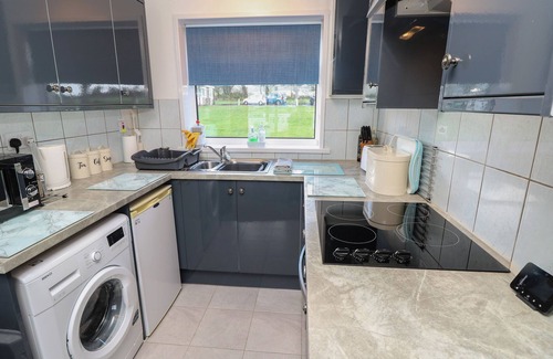 Sandown Cottage | CULVER VIEW, family friendly, with a garden in Sandown