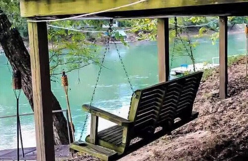 College City Cabin | Current River Cabin, On the Water, Fishing, Swimming, Relaxation.