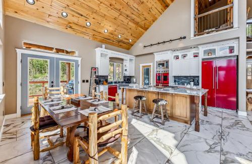 Alma House | Custom 2BR & Loft Home, with Hot Tub & Stunning Views
