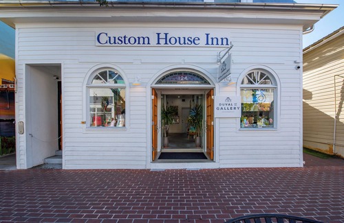 Historic Seaport Apartment | Custom House Inn | 8 BR Suite Compound on Duval!