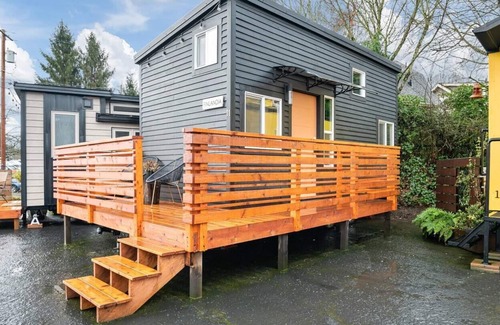 Kerns House | Custom Tiny Home w/ Finnish Vibe, Firepit, Kitchen