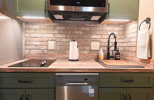 Mancelona Condo | Cute, 1 bdrm sleeps 2 Golf/ski. pool and Wifi! new KING bed. NEW kitchen coming