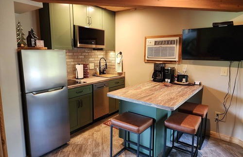 Mancelona Condo | Cute, 1 bdrm sleeps 2 Golf/ski. pool and Wifi! new KING bed. NEW kitchen coming