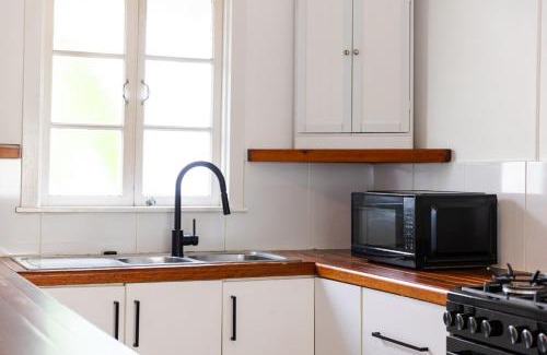 South Townsville House | Cute 2-Bed-2 bath Walk to Palmer