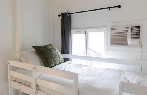 South Townsville House | Cute 2-Bed-2 bath Walk to Palmer
